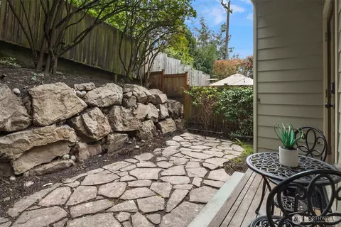 Exterior - 1406 N 38th St, Seattle, WA 98103 photo 5 of 7
