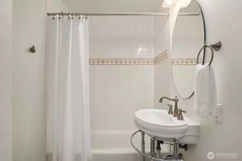 Bath - 1406 N 38th St, Seattle, WA 98103 photo 3 of 3
