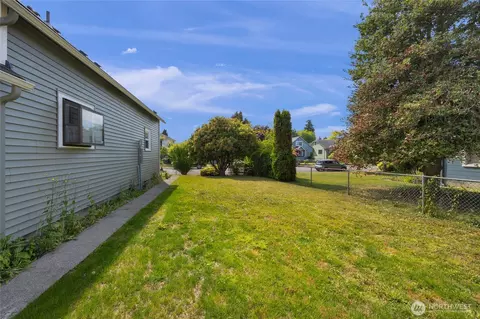 Exterior - 1925 Lombard, Everett, WA 98201 photo 4 of 5