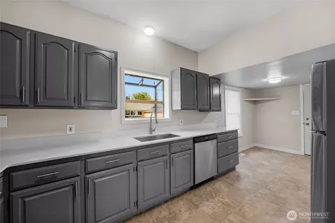 Kitchen - 1925 Lombard, Everett, WA 98201 photo 2 of 3