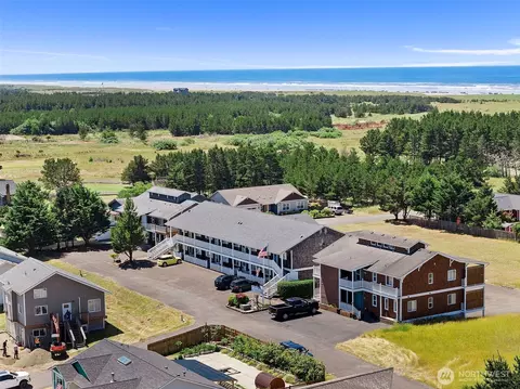 1411 Ager Dr #304, Long Beach, WA 98631