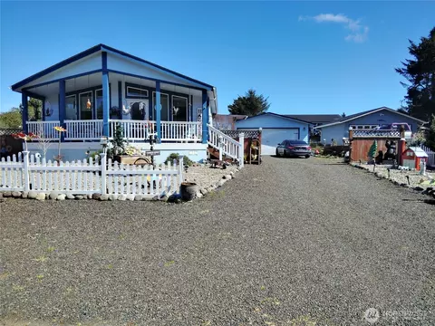 526 Sand Dune Ave SW, Ocean Shores, WA 98569