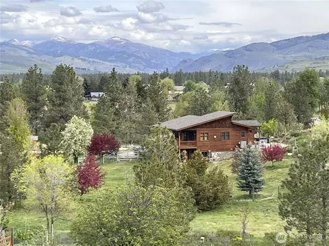 35 Snowberry Ln, Winthrop, WA 98862