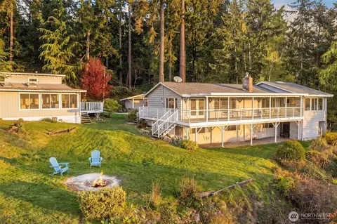 9139 SW Bayview Dr, Vashon, WA 98070