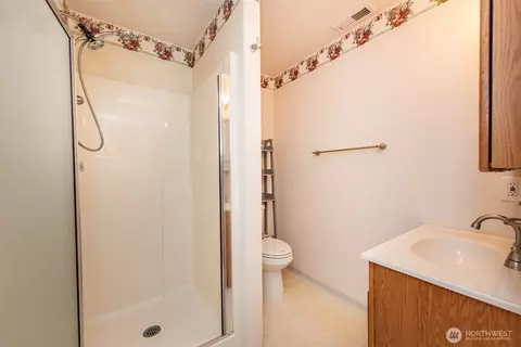 Bath - 315 Dungeness Mdws, Sequim, WA 98382 photo 4 of 4
