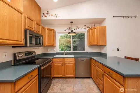 Kitchen - 315 Dungeness Mdws, Sequim, WA 98382 photo 2 of 3