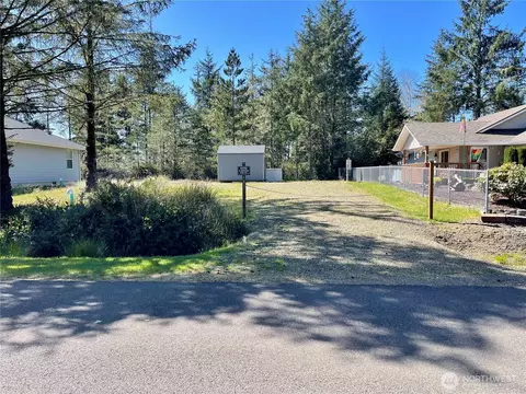 583 Meadow Ave NE, Ocean Shores, WA 98569