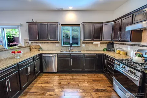 Kitchen - 11401 58th Ave SE, Everett, WA 98208 photo 1 of 3