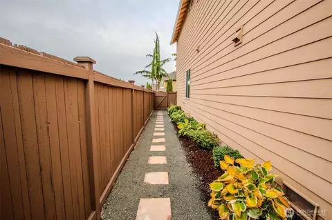 Exterior - 11401 58th Ave SE, Everett, WA 98208 photo 3 of 5