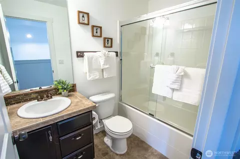 Bath - 11401 58th Ave SE, Everett, WA 98208 photo 6 of 6