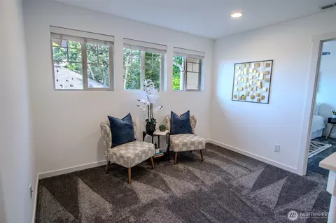 Entry Way - 11401 58th Ave SE, Everett, WA 98208 photo 3 of 4