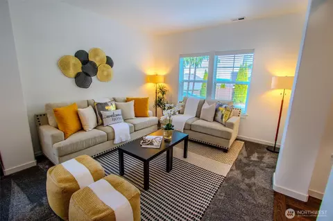 Living - 11401 58th Ave SE, Everett, WA 98208 photo 2 of 3