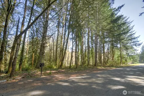 7640 Holiday Valley Dr NW, Olympia, WA 98502