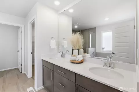Bath - 4211 208th Pl SE, Bothell, WA 98021 photo 1 of 4