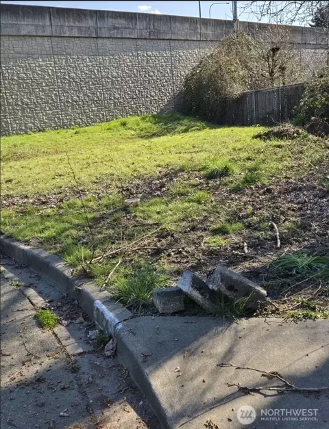 418 3rd St SW, Auburn, WA 98001