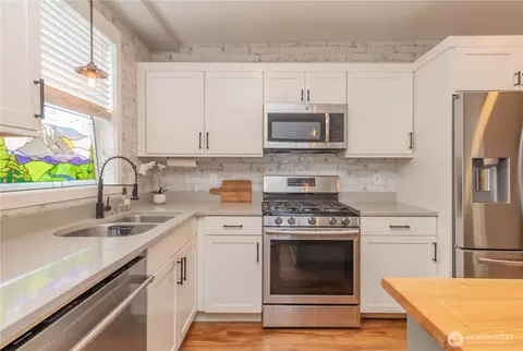 Kitchen - 404 Factory St SE, Orting, WA 98360 photo 2 of 3