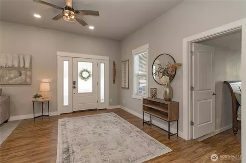 Entry Way - 404 Factory St SE, Orting, WA 98360 photo 1 of 5