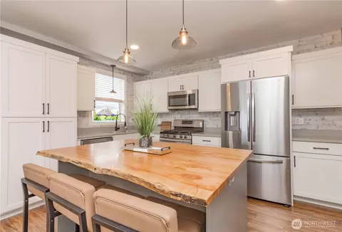 Kitchen - 404 Factory St SE, Orting, WA 98360 photo 3 of 3