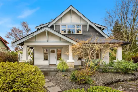 10202 Rodal Ct NE, Bainbridge Island, WA 98110