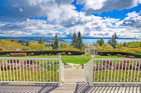 505 Green Island Way, Camano Island, WA 98282