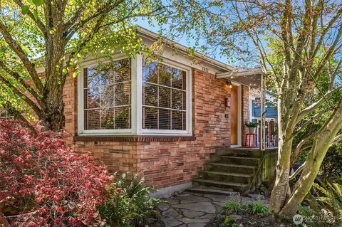 1821 N 47th St, Seattle, WA 98103