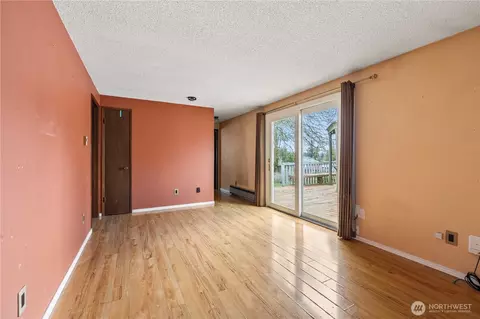 Living - 15 76th St SW, Everett, WA 98203 photo 8 of 13