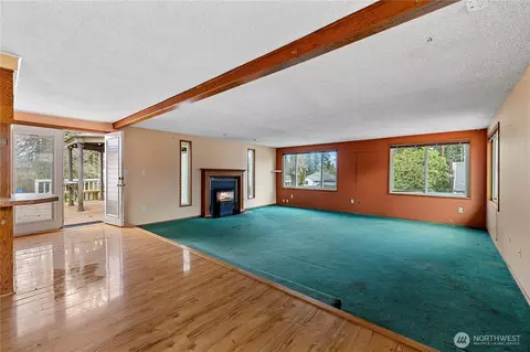 Living - 15 76th St SW, Everett, WA 98203 photo 2 of 13