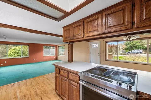 Living - 15 76th St SW, Everett, WA 98203 photo 10 of 13
