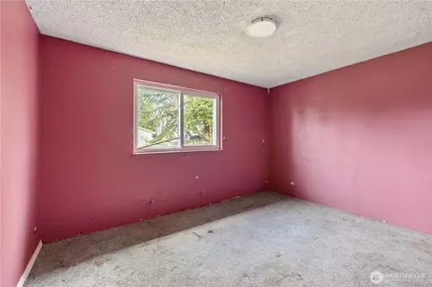 Bedroom - 15 76th St SW, Everett, WA 98203 photo 3 of 4