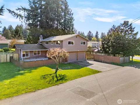 6801 Husky Way SE, Lacey, WA 98503