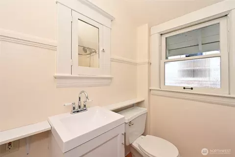 Bath - 318 18th Ave E, Seattle, WA 98112 photo 4 of 5