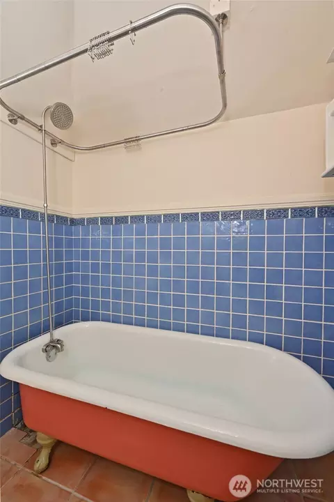 Bath - 318 18th Ave E, Seattle, WA 98112 photo 5 of 5