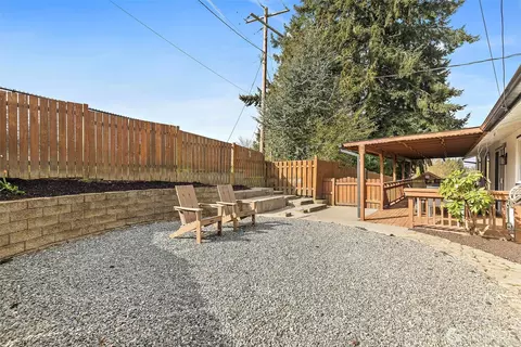 Exterior - 4926 Forest Dr, Everett, WA 98203 photo 8 of 9
