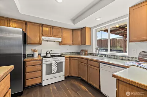 Kitchen - 4926 Forest Dr, Everett, WA 98203 photo 2 of 2