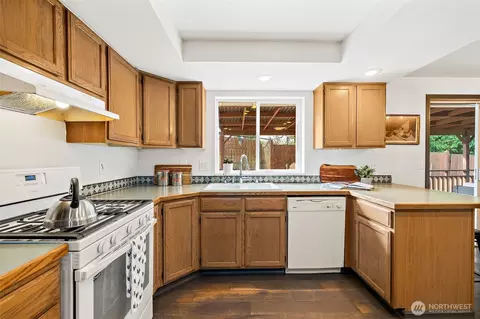 Kitchen - 4926 Forest Dr, Everett, WA 98203 photo 1 of 2