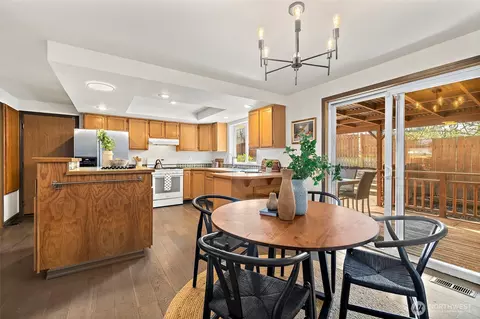 Dining - 4926 Forest Dr, Everett, WA 98203 photo 1 of 4