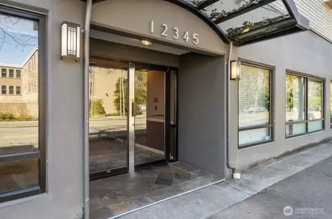 12345 Roosevelt Way NE #305, Seattle, WA 98125