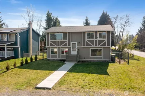515 Van Trump Ave NW, Yelm, WA 98597
