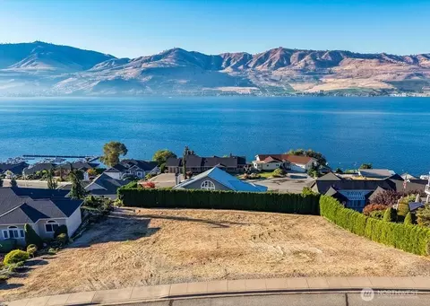 109 Apple Ave, Chelan, WA 98816