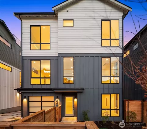 4417 2nd Ave NE, Seattle, WA 98105