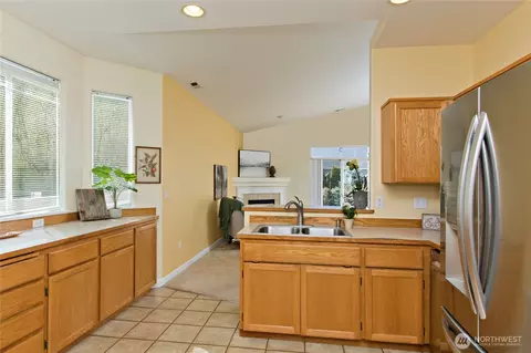Kitchen - 15316 45th St SE, Sumner, WA 98390 photo 5 of 5