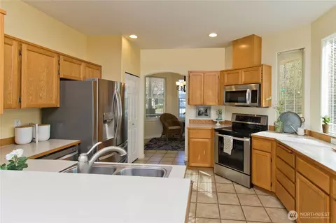 Kitchen - 15316 45th St SE, Sumner, WA 98390 photo 1 of 5