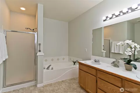 Bath - 15316 45th St SE, Sumner, WA 98390 photo 1 of 3