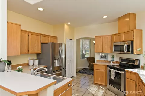 Kitchen - 15316 45th St SE, Sumner, WA 98390 photo 2 of 5