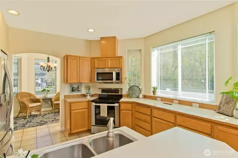 Kitchen - 15316 45th St SE, Sumner, WA 98390 photo 3 of 5