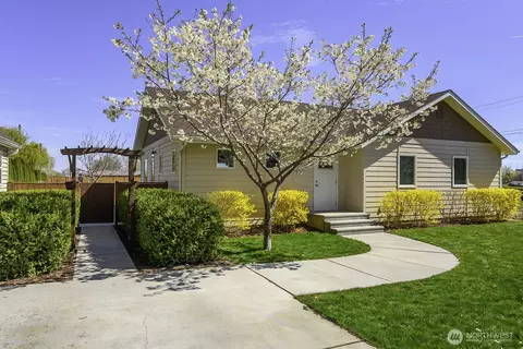 2143 NE Valley Rd, Moses Lake, WA 98837