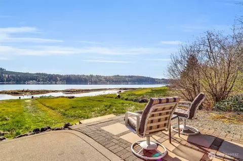 730 E North Bay Rd, Allyn, WA 98524