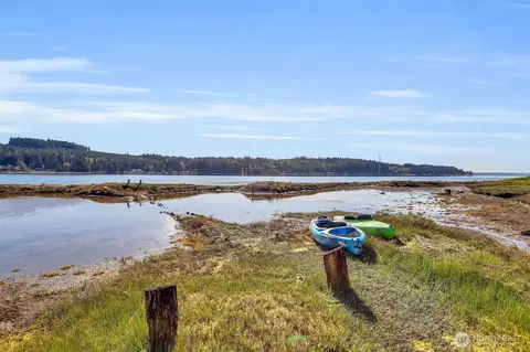 730 E North Bay Rd, Allyn, WA 98524