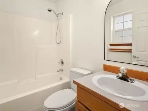 Bath - 4624 150th Pl SE, Everett, WA 98208 photo 1 of 2