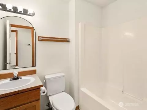 Bath - 4624 150th Pl SE, Everett, WA 98208 photo 2 of 2